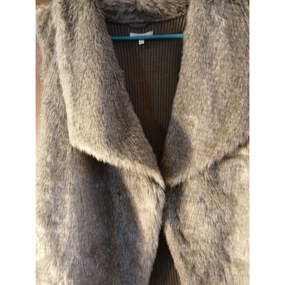 Maurices Womens Gray Faux Fur Vest/ Knit Backing Xlarge NEW VERY NICE - Picture 2 of 16
